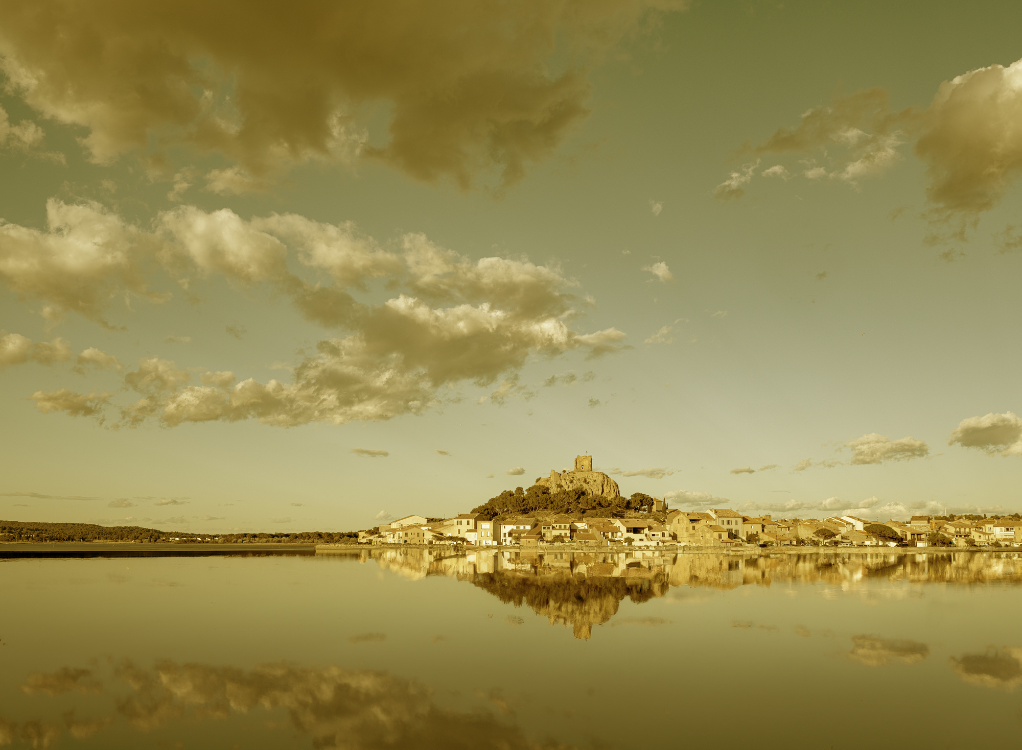 Elger Esser, Gruissan, 2024, Kupferplatte versilbert, Direcktprint, Schellack, 33 x 43 x 5cm, Ed. 1:3